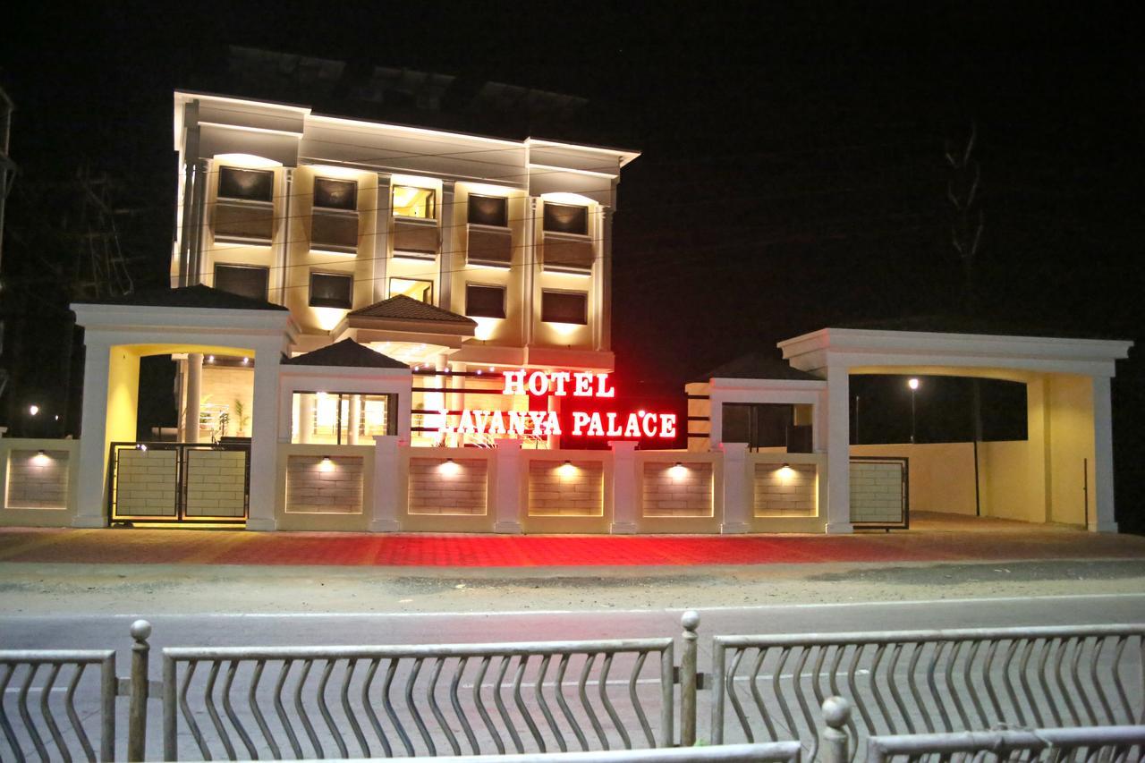 Hotel Lavanya Palace Ratlām Esterno foto