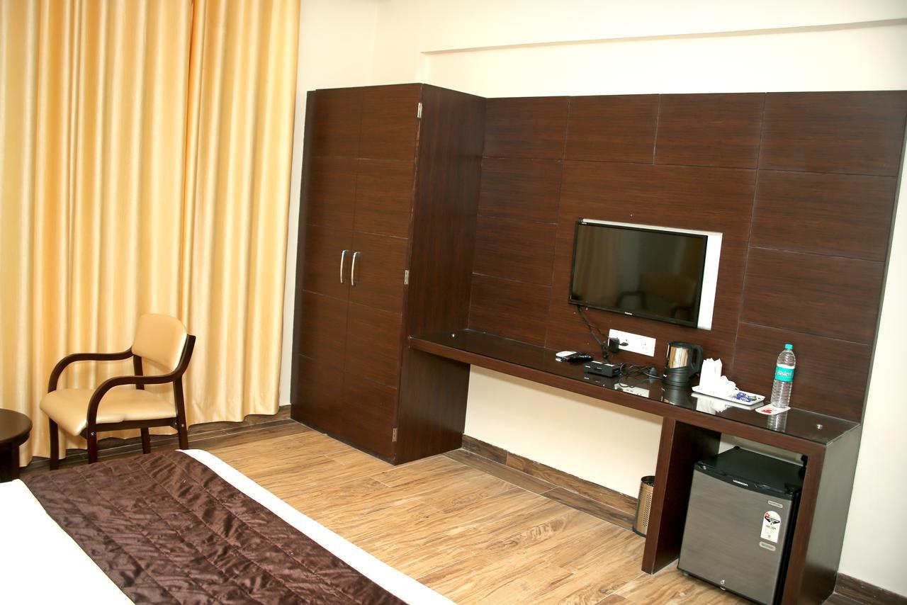 Hotel Lavanya Palace Ratlām Esterno foto