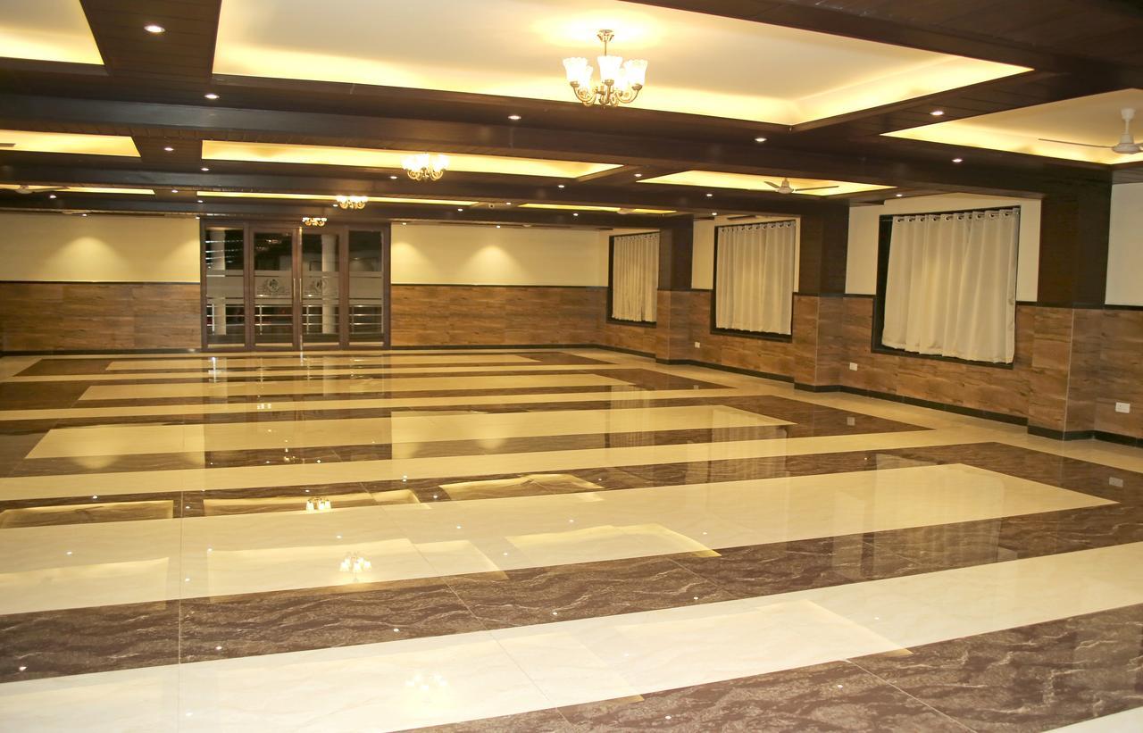 Hotel Lavanya Palace Ratlām Esterno foto