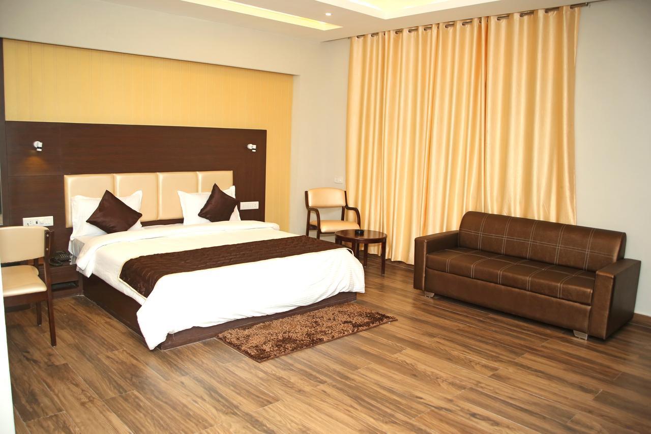 Hotel Lavanya Palace Ratlām Esterno foto