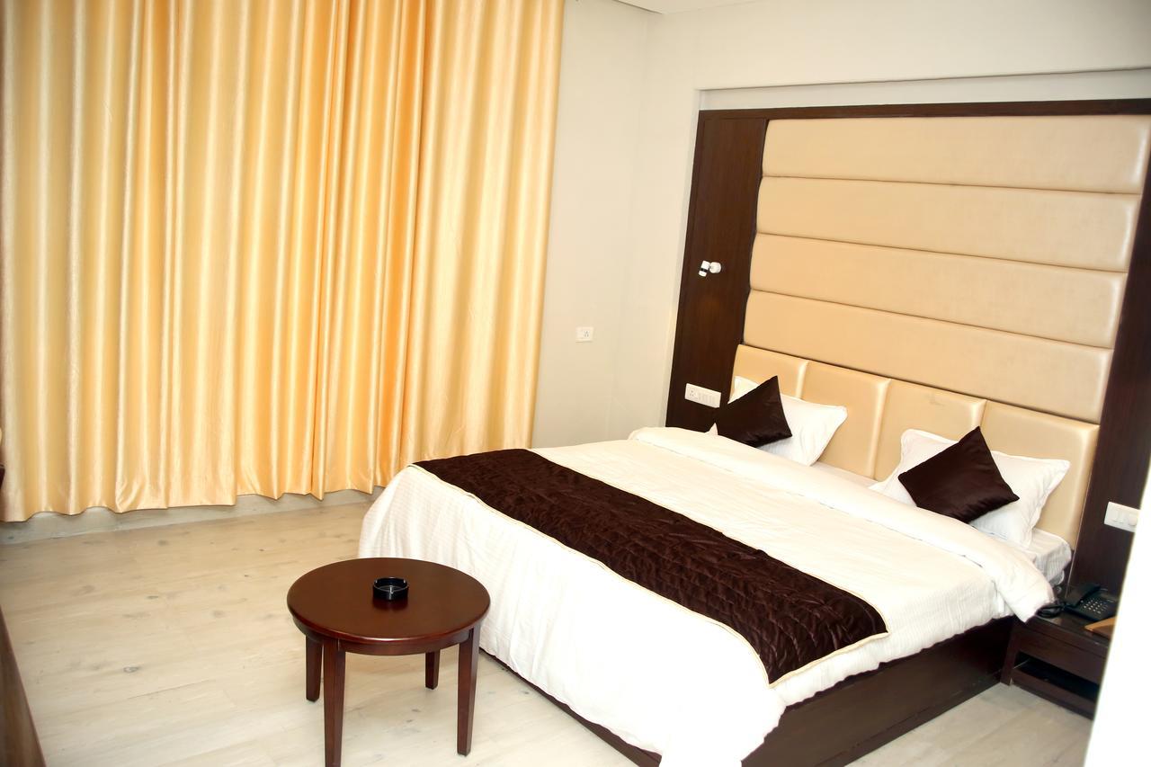 Hotel Lavanya Palace Ratlām Esterno foto