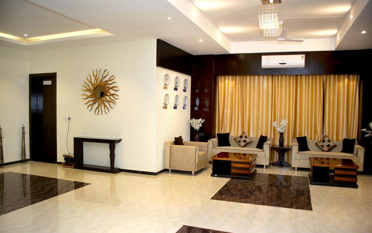 Hotel Lavanya Palace Ratlām Esterno foto