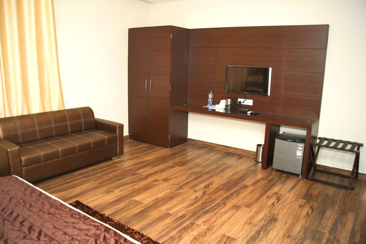 Hotel Lavanya Palace Ratlām Esterno foto