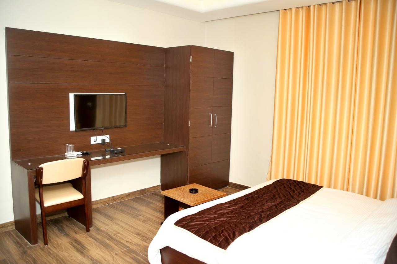 Hotel Lavanya Palace Ratlām Esterno foto